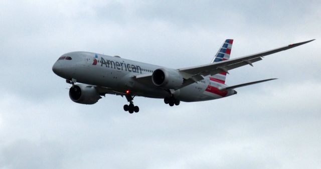 Boeing 787-8 (N801AC) - On final is this 2015 American Airlines Beoing 787-8 in the Autumn of 2020.