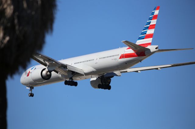BOEING 777-300ER (N718AN)