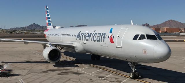 Airbus A321 (N184US) - PHX barry m. goldwater terminal 4 alpha 30 arrival 21APR19