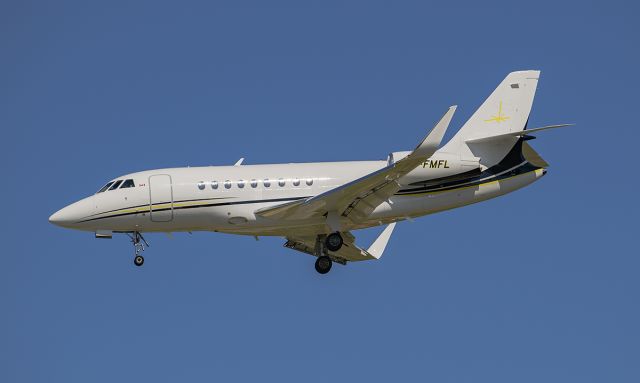 Dassault Falcon 2000 (C-FMFL) - Runway 20R arrival @KDPA.