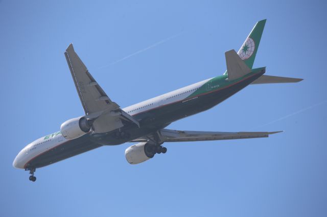 BOEING 777-300ER (B-16726)