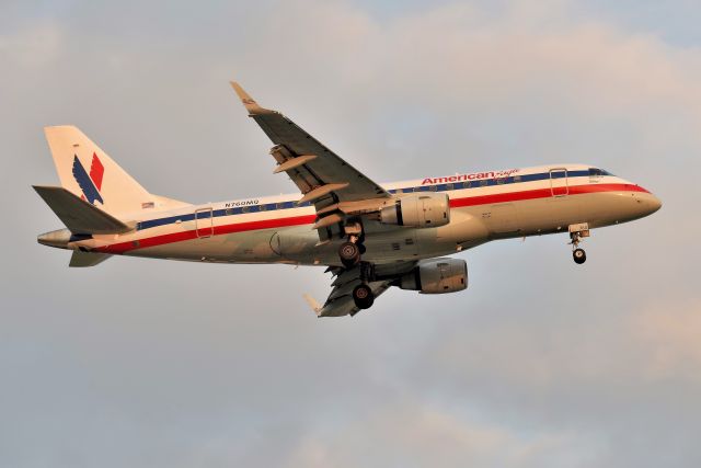 Embraer 170/175 (N760MQ) - American Eagle Retro on final for 23-R on 07-26-23