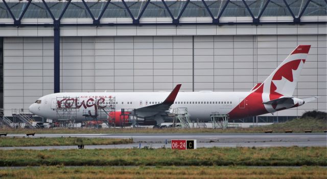 BOEING 767-300 (C-GHLU) - air canada rouge b767-333er c-ghlu at shannon 28/11/19.