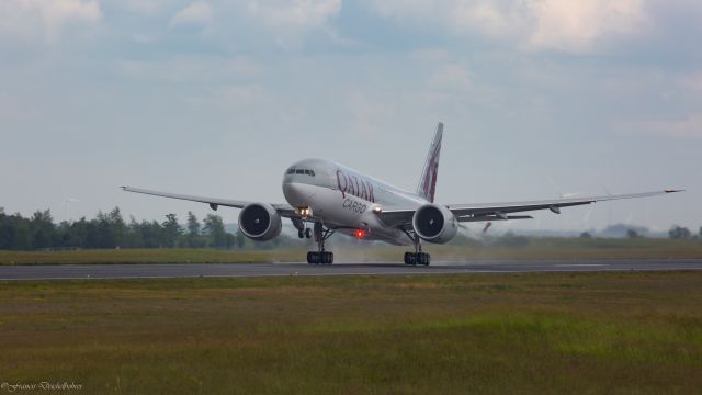 Boeing 777-200 (A7-BFX)