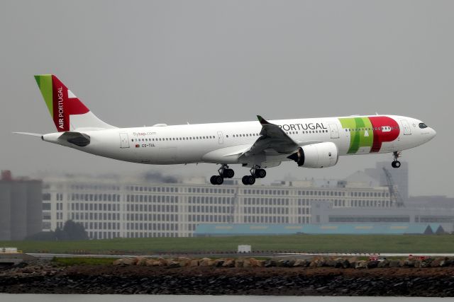 Airbus A330-900 (CS-TUL) - 'Air Portugal 217 Delta' from Lisbon landing on 33L