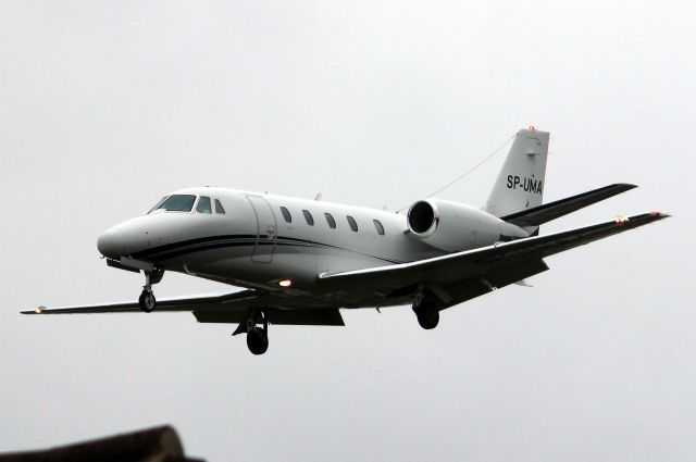 Cessna Citation Excel/XLS (SP-UMA) - Smart Jet International Citation XLS on short finals for rwy 25 on 23-Jul-24 arriving from LIRQ as SJI1.