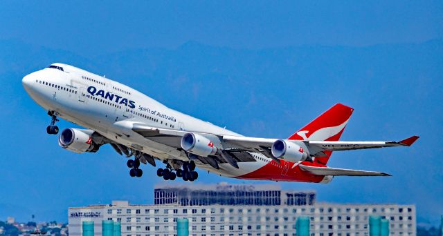 Boeing 747-400 (VH-OEG) - VH-OEG Qantas Boeing 747-438(ER) s/n 32911 "Parkes" - Los Angeles International Airport (IATA: LAX, ICAO: KLAX, FAA LID: LAX)br /Photo: TDelCorobr /September 3, 2017