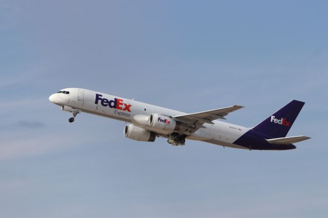 Boeing 757-200 (N966FD)