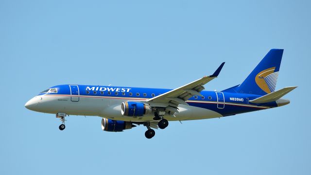 Embraer 170/175 (N826MD)