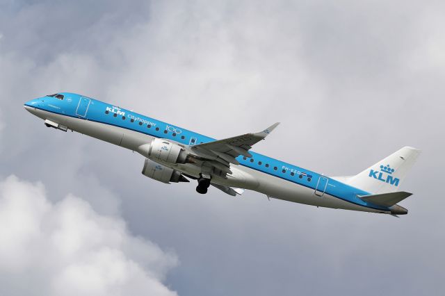 Embraer ERJ-190 (PH-EZD) - KL1076 on the way back to Amsterdam