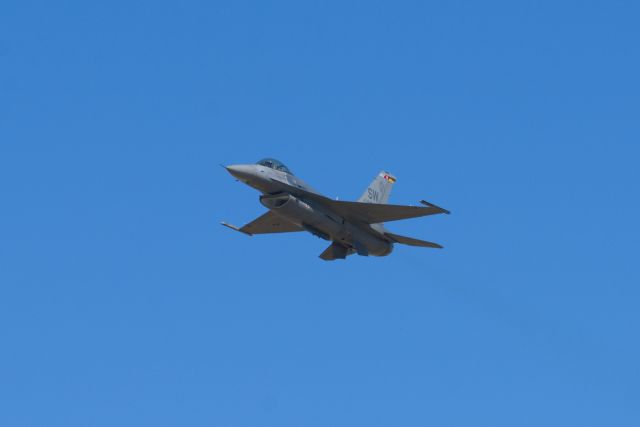 Lockheed F-16 Fighting Falcon —