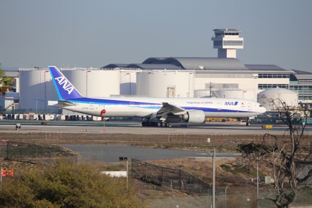 BOEING 777-300ER (JA784A)