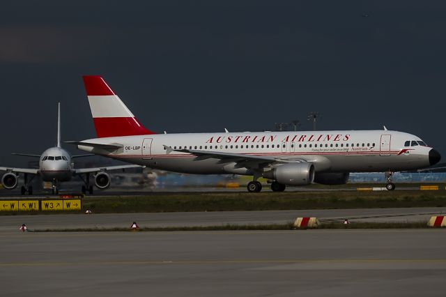 Airbus A320 (OE-LBP) - Rwy 18