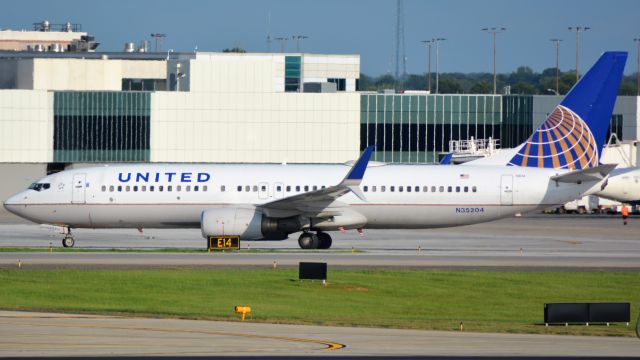 Boeing 737-800 (N35204) - August 2018