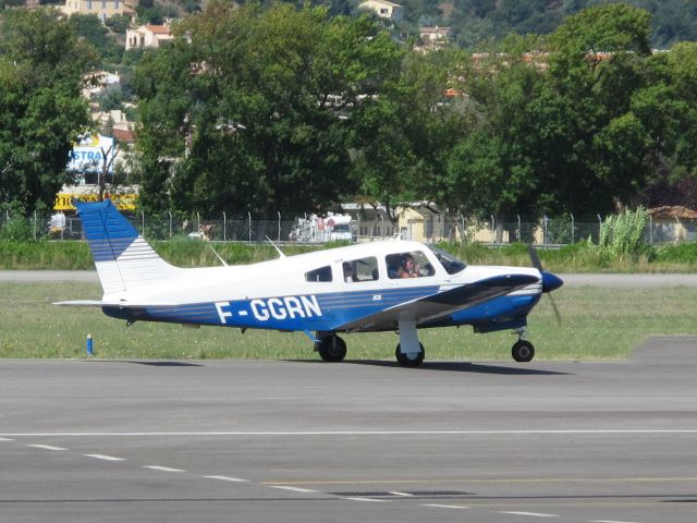 Piper Cherokee (F-GGRN) - At Cannes, France.