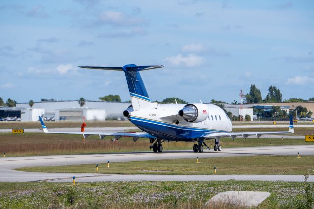 Canadair Challenger (C-GRPF) - Taxing to parking after landing