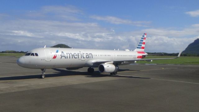 Airbus A321 (N129AA)