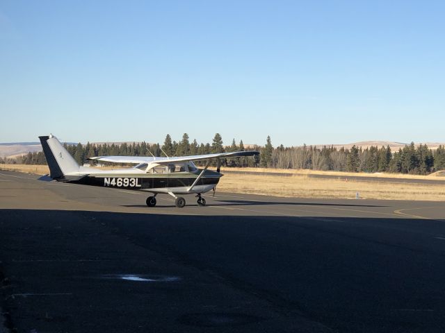 Cessna Skyhawk (N4693L)