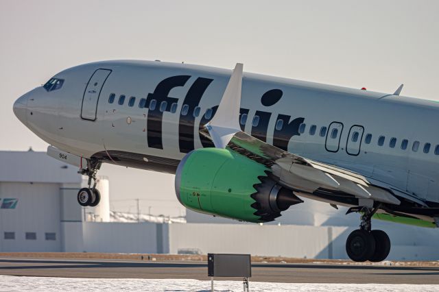 Boeing 737 MAX 8 (C-FFBC)