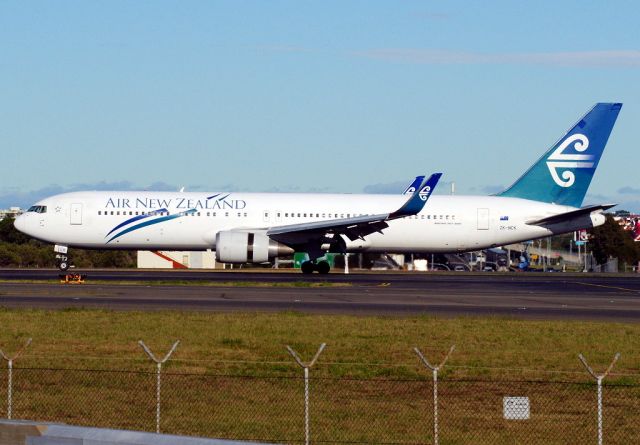 BOEING 767-300 (ZK-NCK)