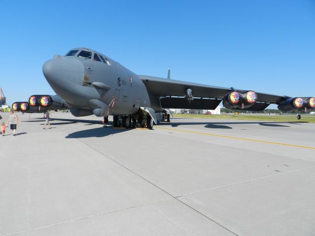 Boeing B-52 Stratofortress (N1014) - AIR SHOW TRENTON 2016