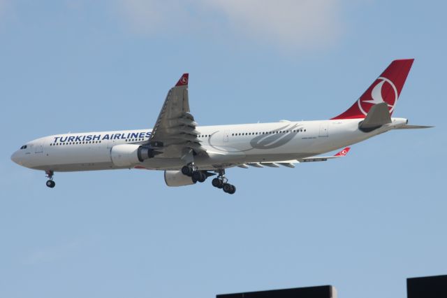 Airbus A330-300 (TC-JNT)