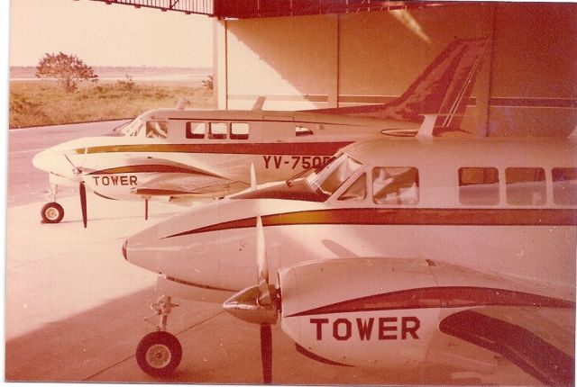 Beechcraft Queen Air (65) —