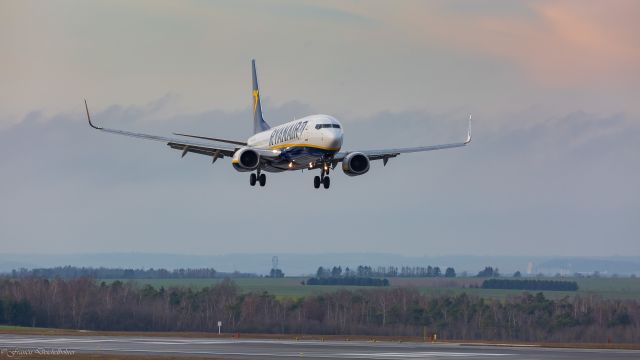 Boeing 737-700 (EI-ESS)