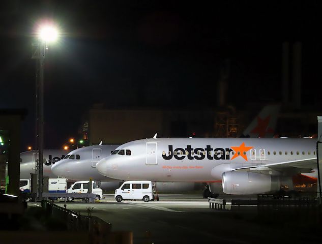 Airbus A320 (JA12JJ) - I took this picture on Apr 09, 2020.