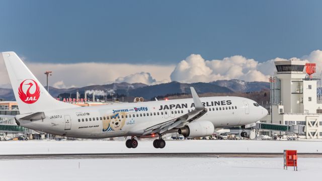 Boeing 737-800 (JA327J) - “journeys with Duffy” LIVERYbr /Japan Airlines / Boeing 737-846br /Jan.17.2016 Hakodate Airport [HKD/RJCH] JAPAN