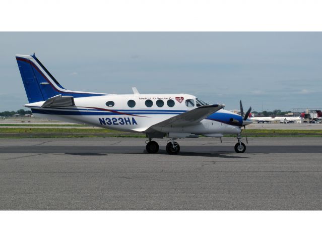 Beechcraft King Air 90 (N323HA)