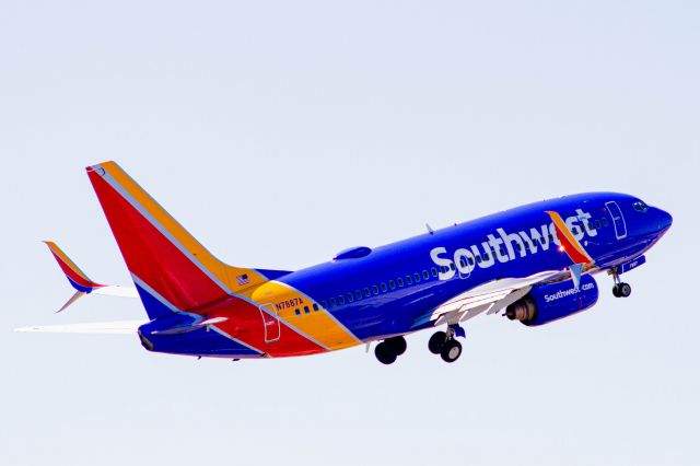 Boeing 737-700 (N7887A)