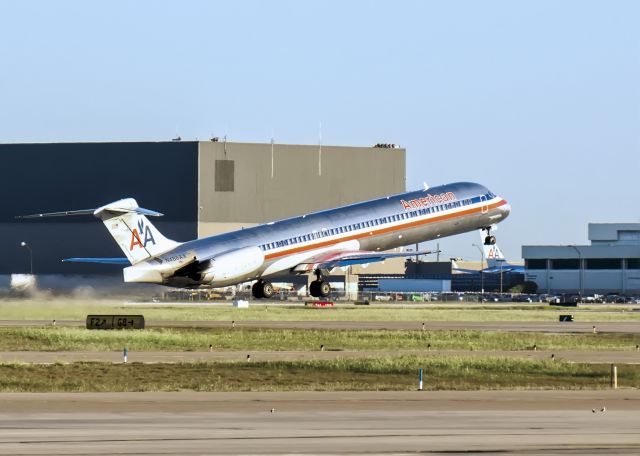 McDonnell Douglas MD-80 (N486AA)