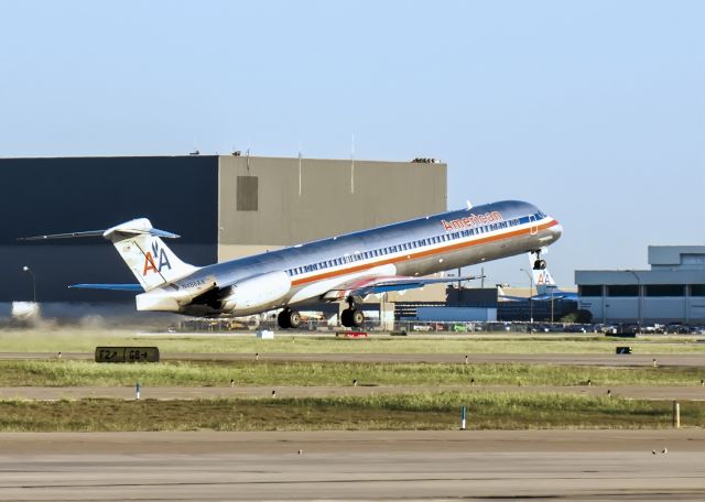 McDonnell Douglas MD-80 (N486AA)