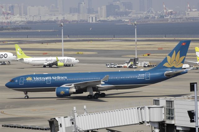 Airbus A330-200 (VNA-379) - Taxi to V1-Spot at Tokyo-Haneda Intl Airport on 2014/03/16 #VIP Flight"