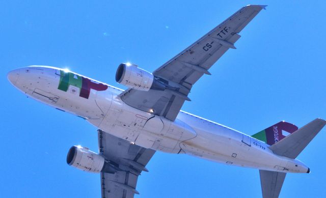 Airbus A320 (CS-TTF) - 2009