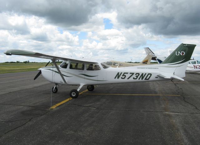 Cessna Skyhawk (NDU73) - www.kregaxn.webs.com