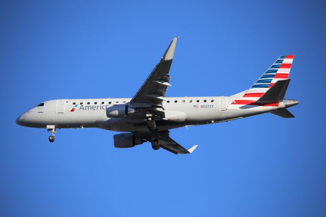 EMBRAER 175 (long wing) (N507SY)