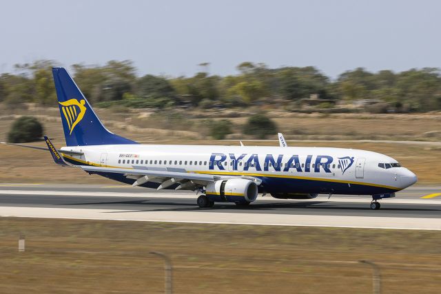 Boeing 737-800 (9H-QEF)
