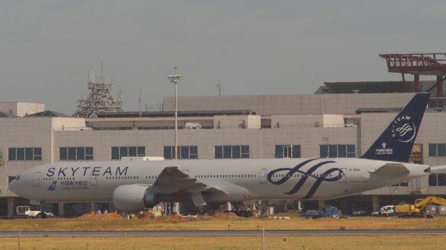 BOEING 777-300ER (B-2049)