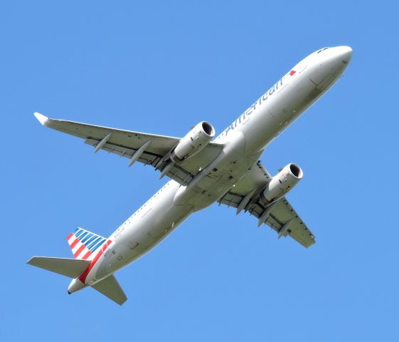 Airbus A321 (N900UW) - Just after take off, summer 2019.