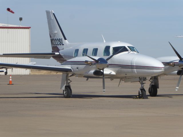 Piper Navajo (N222SL)
