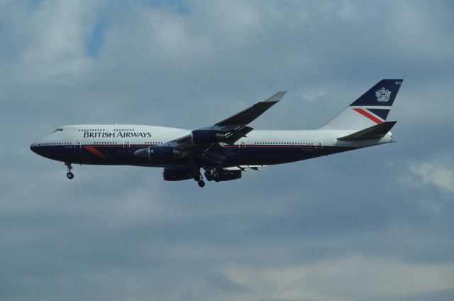 Boeing 747-400 (G-BNLC) - Final Approach to Narita Intl Airport Rwy34 on 1990/11/23