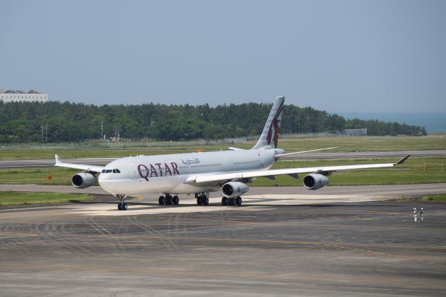 Airbus A340-300 (A7-AAH)