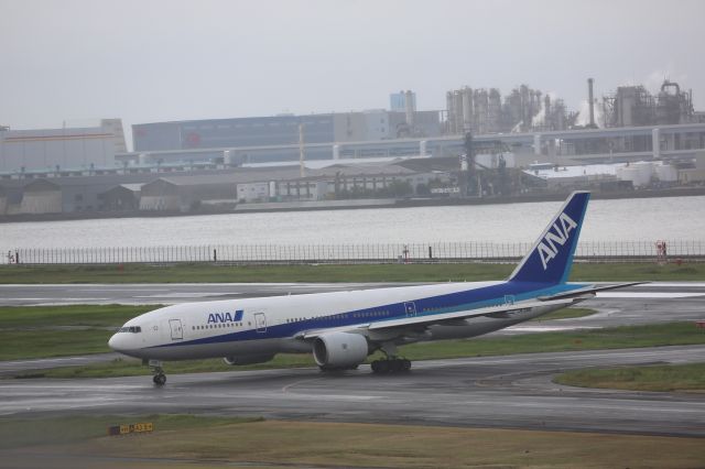 Boeing 777-200 (JA709A)