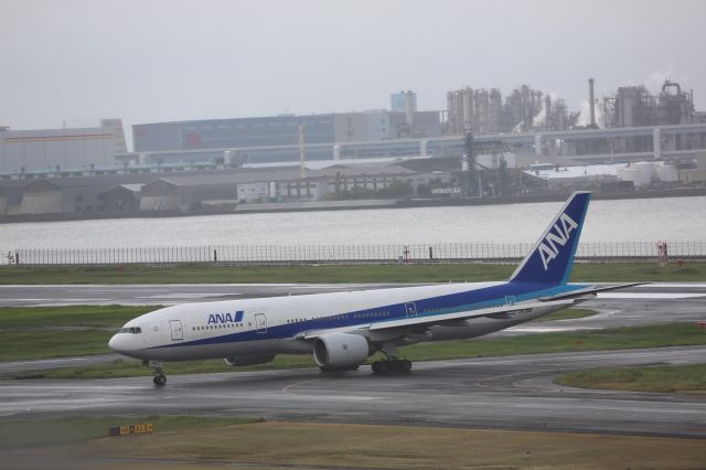 Boeing 777-200 (JA709A)