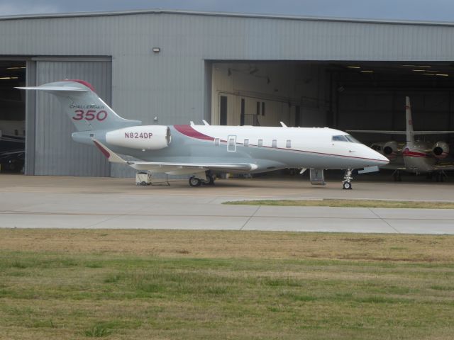 Canadair Challenger 350 (N842DP)