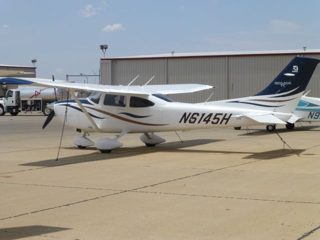 Cessna Skylane (N6145H)