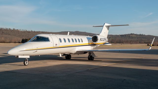 Learjet 40 (N232PH)