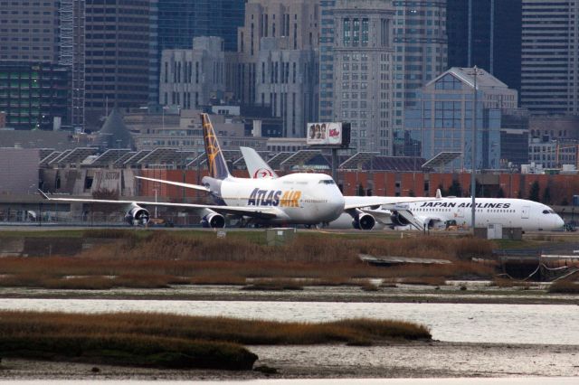 Boeing 747-400 (N322SG)